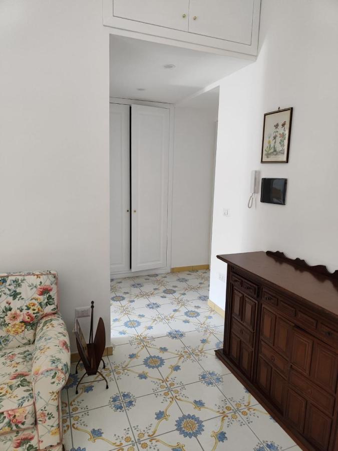 The House Of The Sunbeam Apartment เนเปิลส์ ภายนอก รูปภาพ