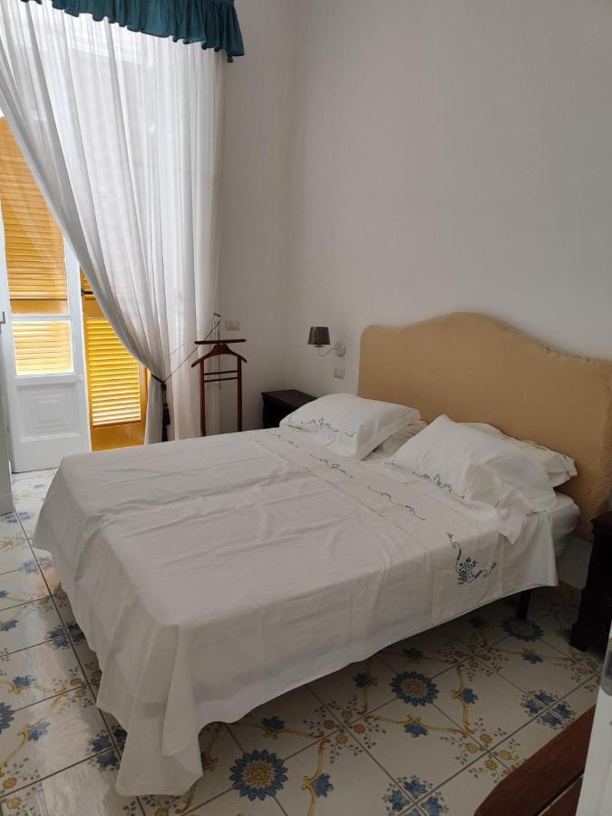The House Of The Sunbeam Apartment เนเปิลส์ ภายนอก รูปภาพ