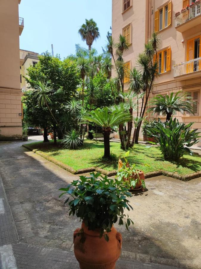 The House Of The Sunbeam Apartment เนเปิลส์ ภายนอก รูปภาพ