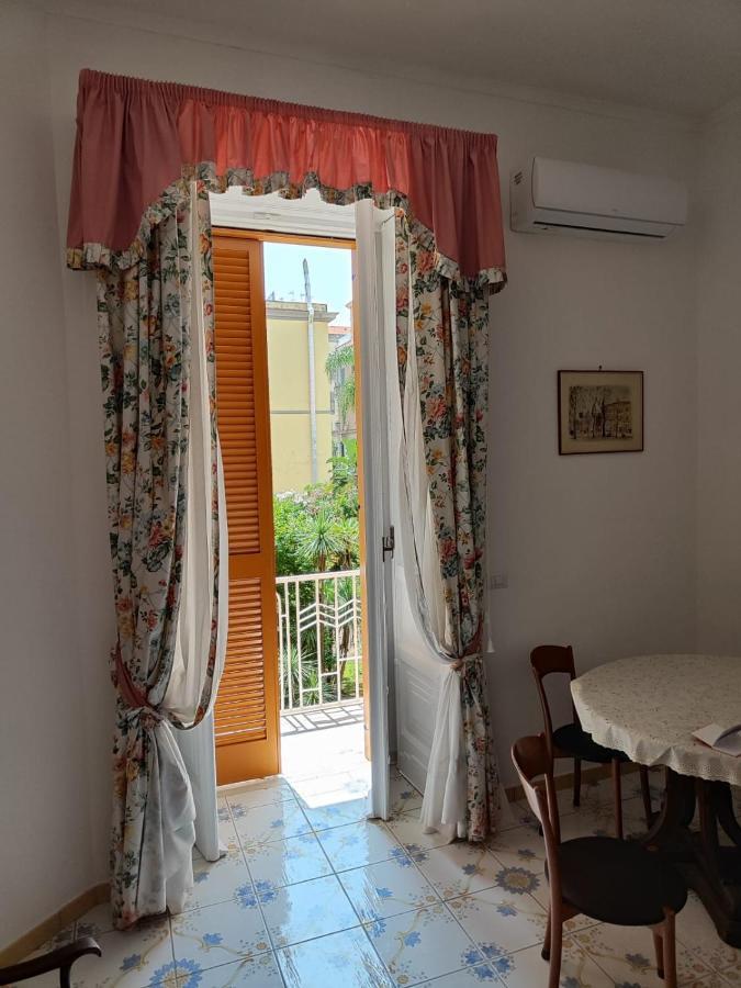 The House Of The Sunbeam Apartment เนเปิลส์ ภายนอก รูปภาพ