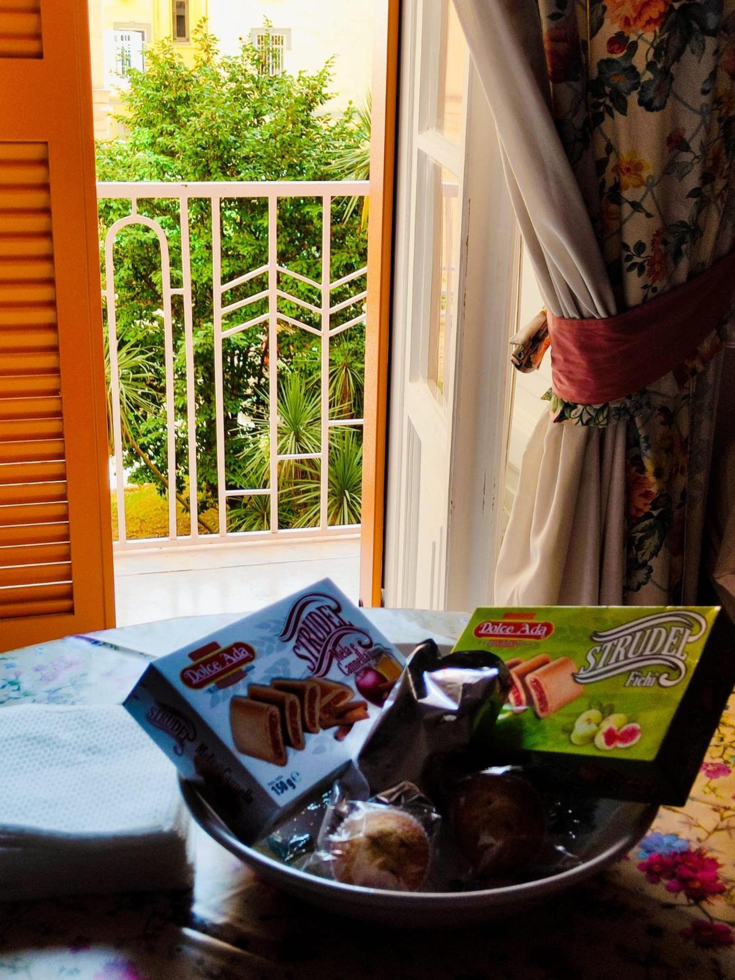 The House Of The Sunbeam Apartment เนเปิลส์ ภายนอก รูปภาพ